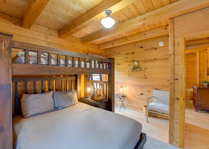 Creekside Bryson City Cabin With Private Hot Tub